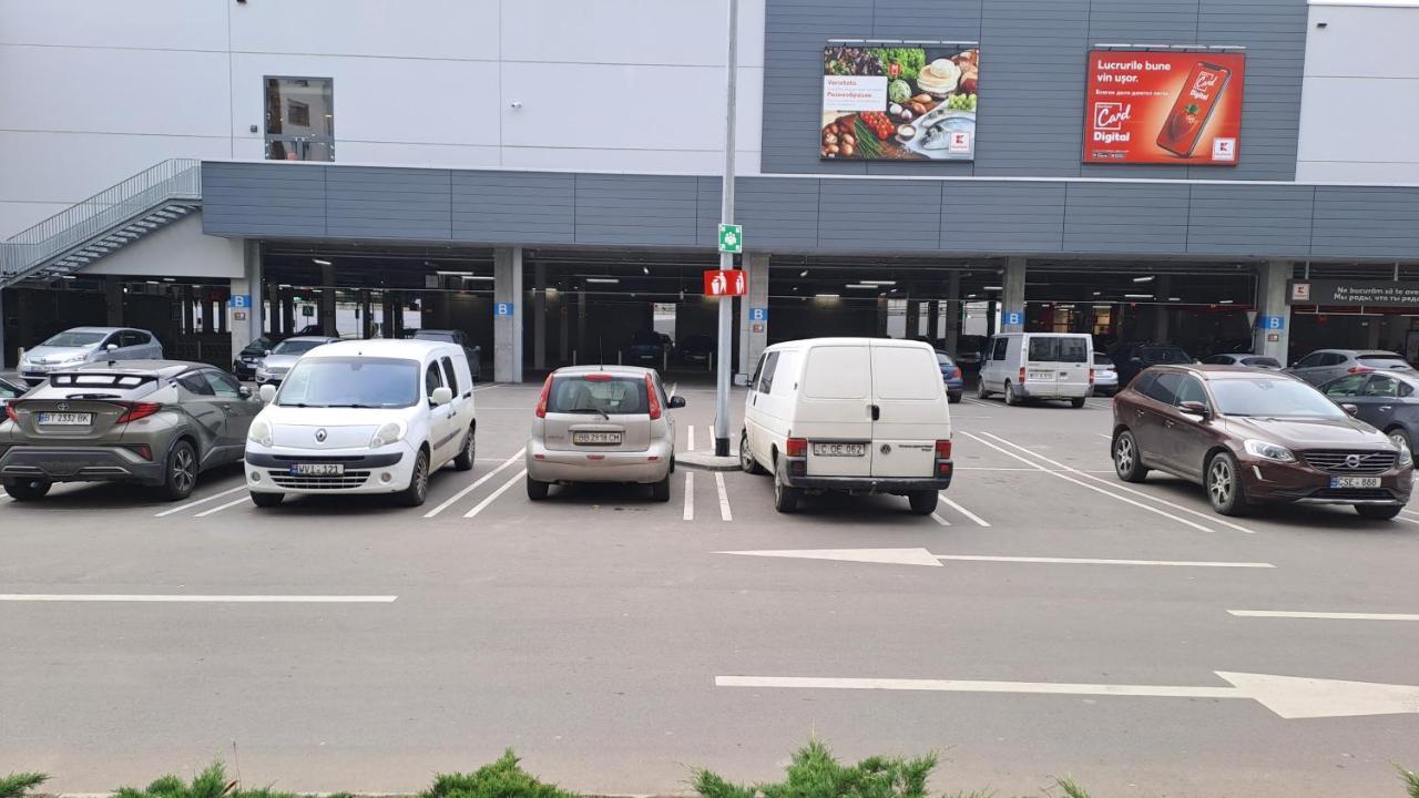 Airport 24&24 Car Parking Chisinau Exterior photo